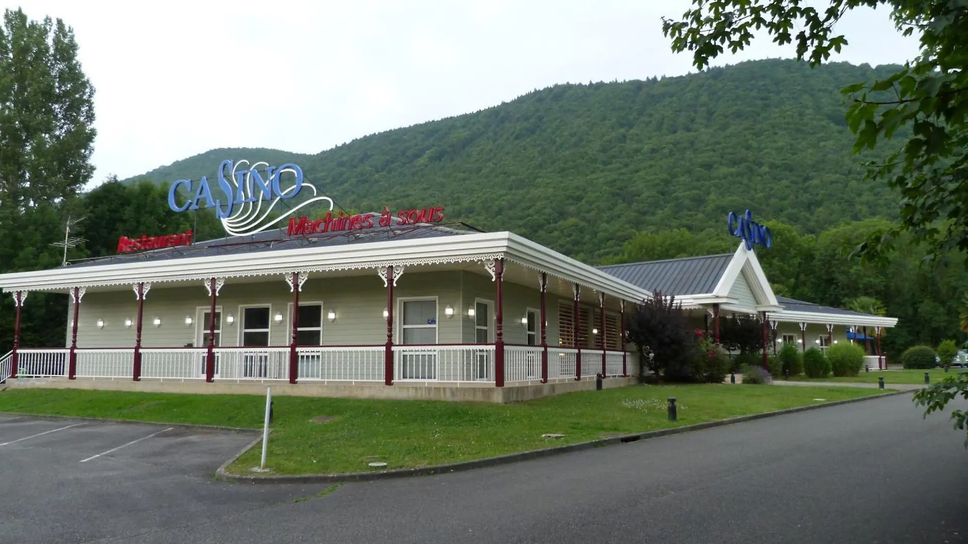 Les Pyrenees Au Bord De L'Eau, De 2 A 7 Personnes Villa Barbazan 0*,