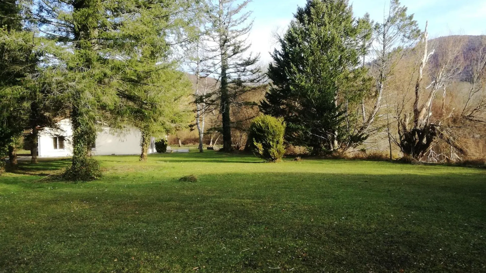 Les Pyrenees Au Bord De L'Eau, De 2 A 7 Personnes Villa Barbazan 0*,