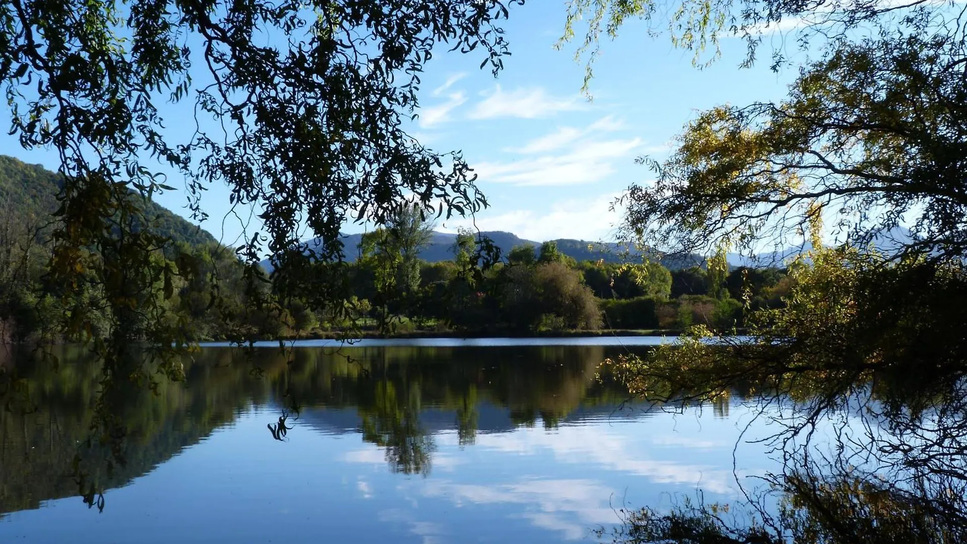 Les Pyrenees Au Bord De L'Eau, De 2 A 7 Personnes Villa Barbazan Vakantiehuis