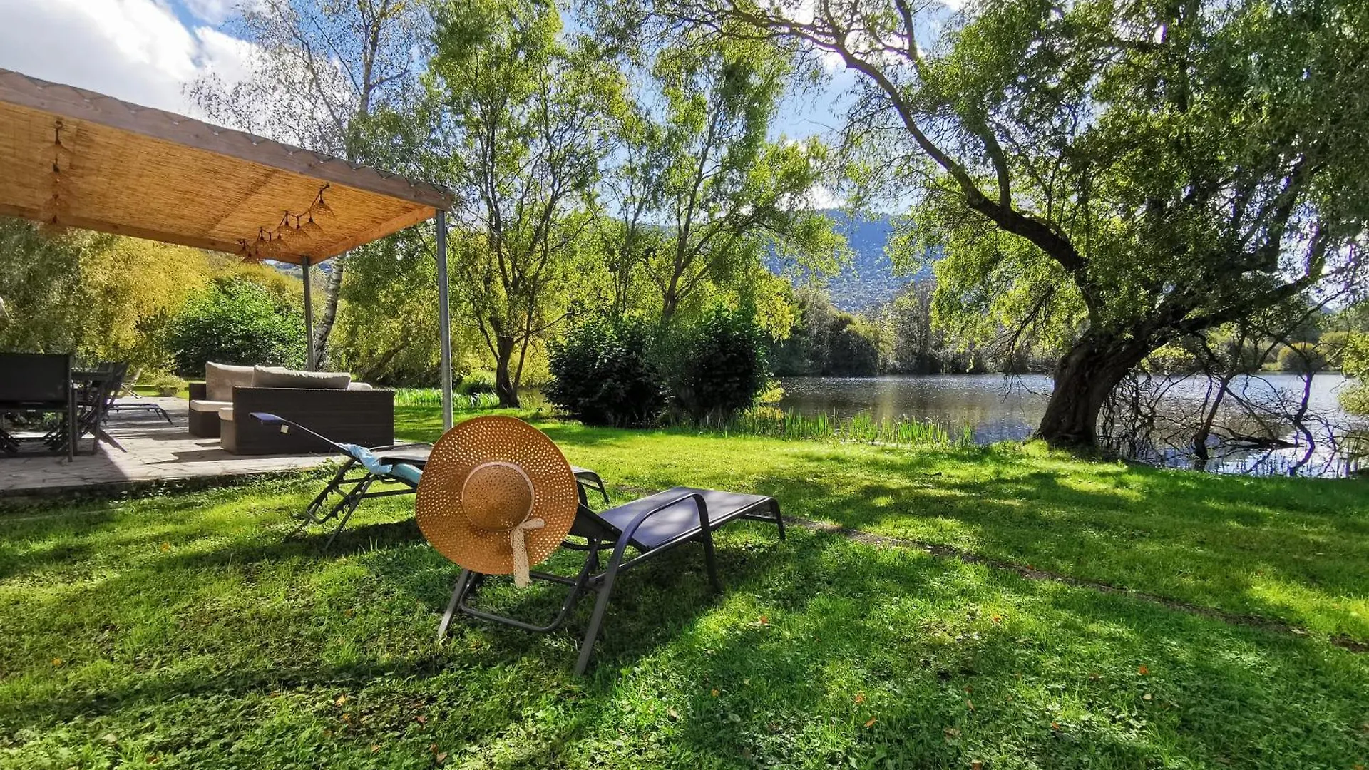 Les Pyrenees Au Bord De L'Eau, De 2 A 7 Personnes Villa Barbazan