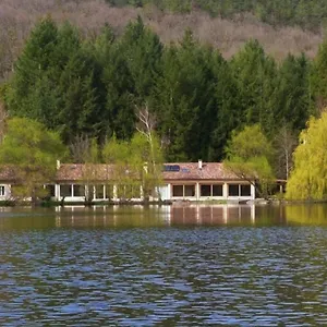  Hébergement de vacances Les Pyrénées Au Bord De L'eau